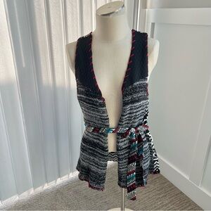 BKE Gimmicks Women’s Knit Vest Size Medium